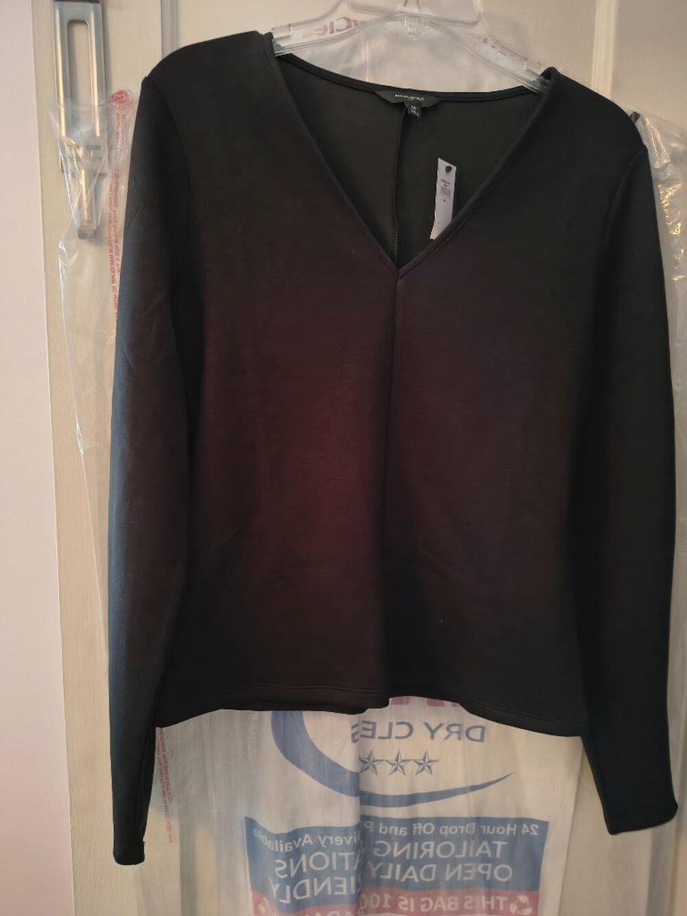 Banana Republic women's black v-neck NWT, size M